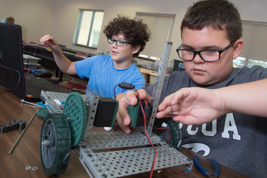 Kidtek students build remote controlled car