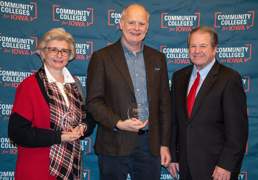 Dr. Lori Muntz, Jeff Ebbing and Dr. Michael Ash Two men and one woman posing with award