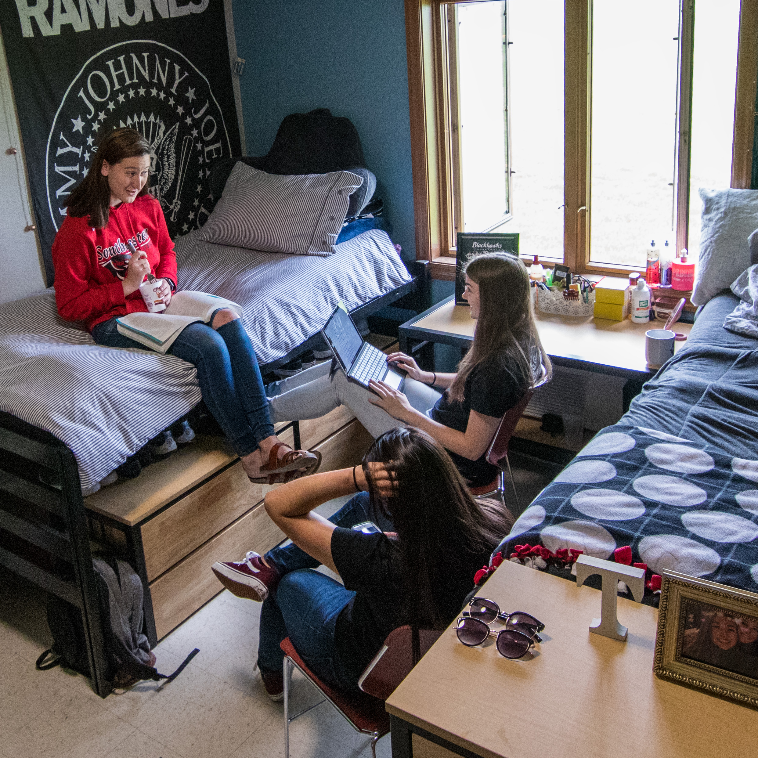 Female students in Winegard dorm room